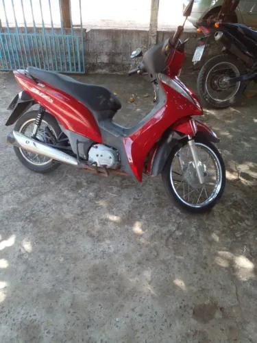 Vendo biz 125 ES partida elétrica e pedal R$9.300,00 ano 2011