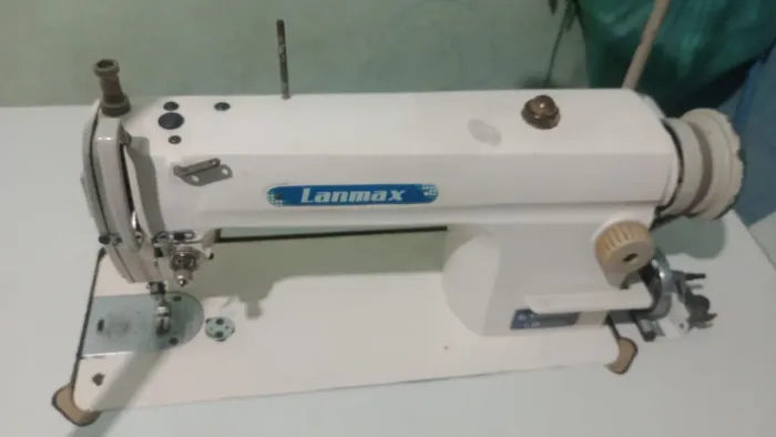 Vende-se máquina de csotura