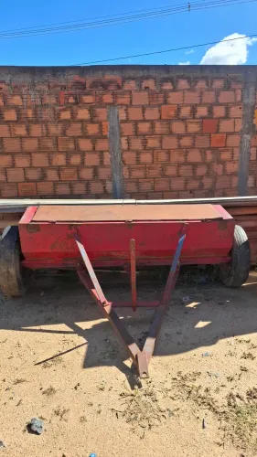 Distribuidor de calcario tipo cocho 