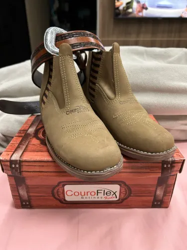 Botina couro natural tamanho 34