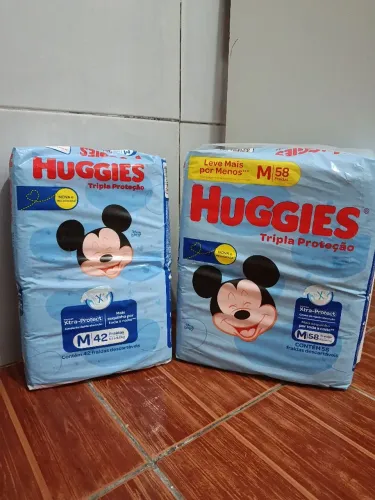 Fraldas Huggies M as duas por $100,00