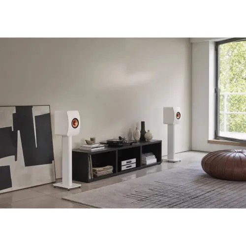 KEF LS50 Meta com pedestais s2