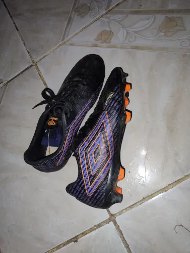 Chuteira campo da umbro