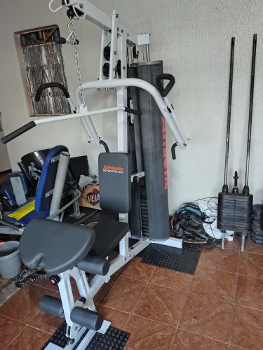 Estação de musculação athletic 300m completa. $3800
