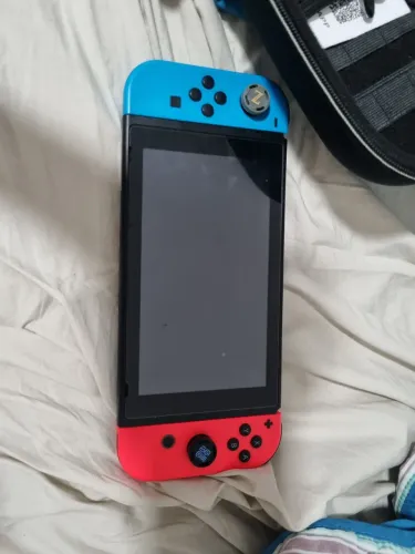 Nintendo switch com bomberman suportes de controle e controles adicionais