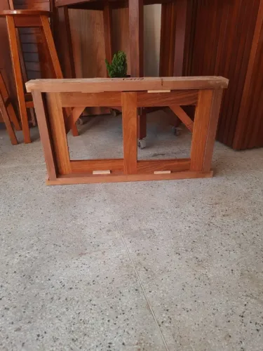Janela de madeira cumarú