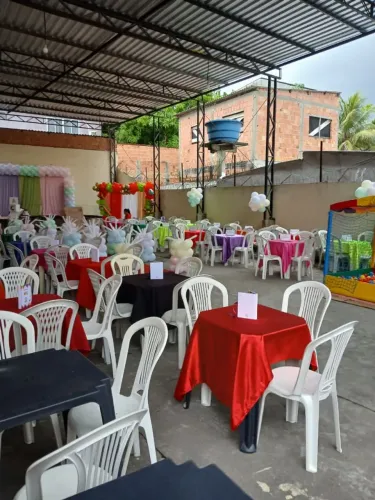 Aluguel de Mesas, pula-pula e casinha de bolinha Escorregador .