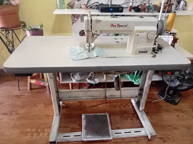 Vendo Máquina reta industrial