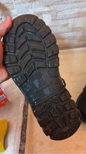 Bota bico de ferro