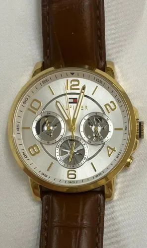Relógio Tommy Semi novo!!!! Elegância e estilo em um relógio para todos os momentos