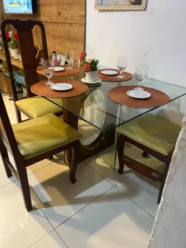 Mesa + cadeiras maciça