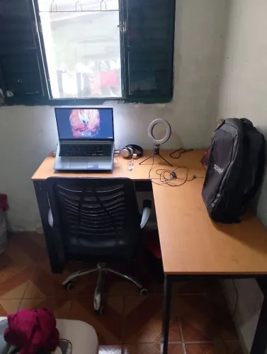 Estou vendo está mesa de estudo e pata trabalhar como home office 