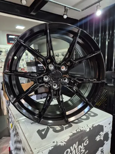 Jogo de rodas WF GERMANY FLOW FORM aro 18 - 5x112 - NOVAS