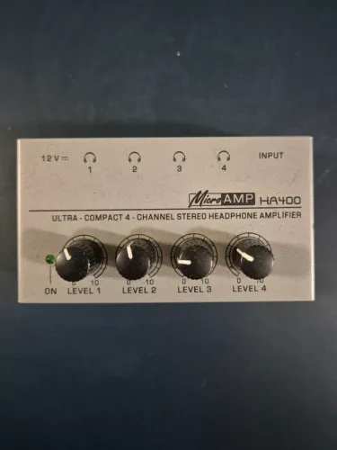 Behringer MicroAMP HA400 - Amplificador de Fones 4 Canais<br>