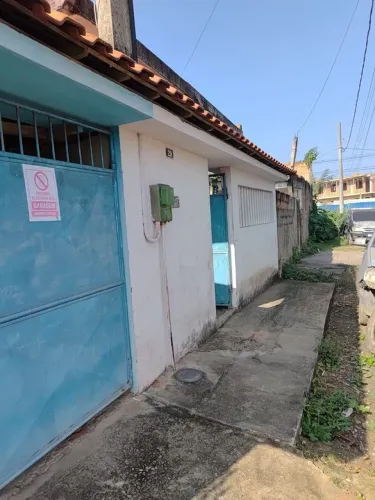 Casa com 2 Quarto(s) e 1 banheiro(s) para Alugar, 57 m² por R$ 650 / Mês