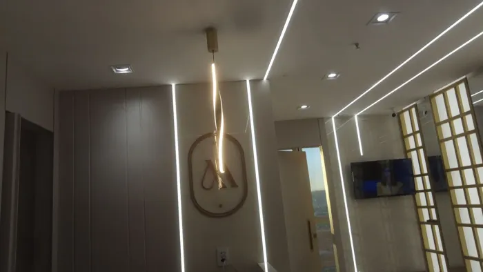 Iluminação de ambientes, leds e tela tensionadas