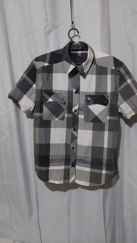 Camisa da adidas original negociável pra fazer retirada tem desconto do frete