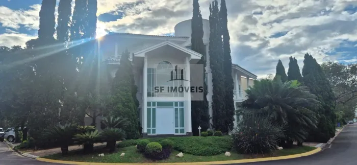 Belíssima casa de 420m², 3 suítes, para locação no Granja Olga 3