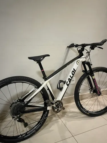 Bicicleta Caloi Elite Carbon
