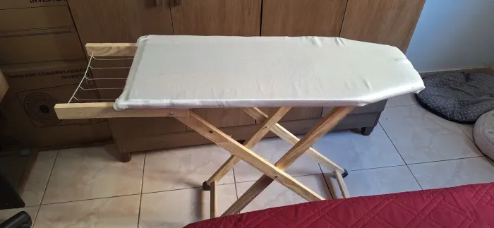 Tábua de passar com 2 alturas ajustáveis e suporte para ferro