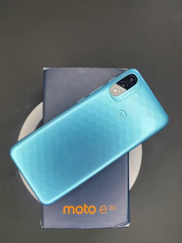 Celular Moto E20