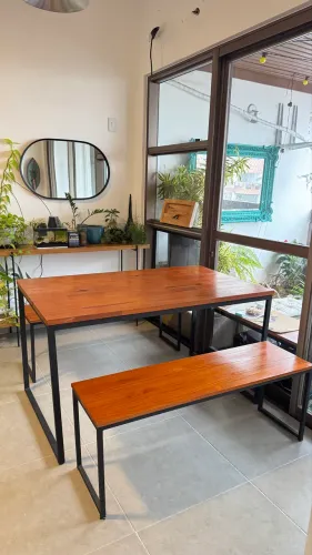 Mesa Jantar 1,35m Estilo Industrial + 2 Bancos - Madeira e Ferro (excelente estado)