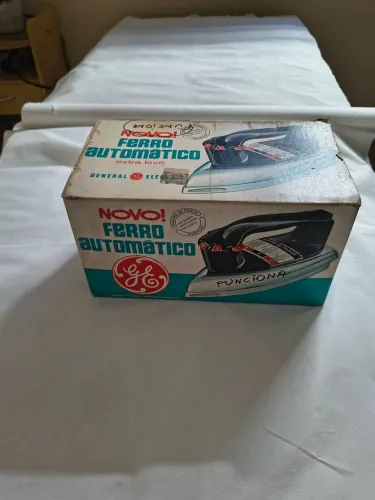 Ferro de passar roupa GE VFA1010 antigo