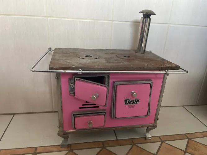 Fogão a lenha infantil