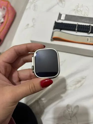 Apple Watch Ultra 2 (49 mm, GPS + Cellular) titanium.