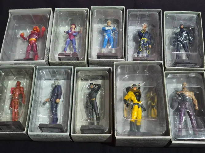 Bonecos miniaturas da Marvel 50,00 cada 