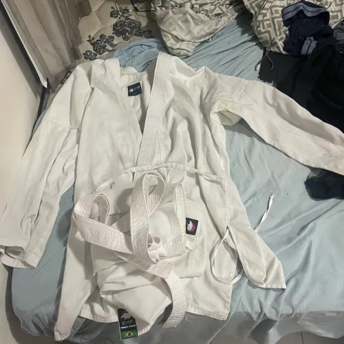 Kimono de karatê com faixa M (a2)