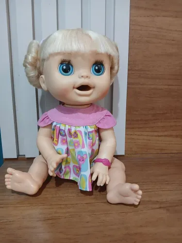 Vendo beibe beybe alaive lindo bebê e comer e brincar
