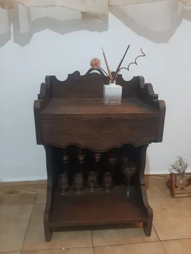 Peça antiga em madeira