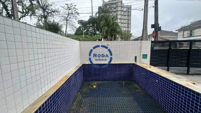 Sobrado na Vila Belmiro com 3 suítes, piscina e 2 vagas