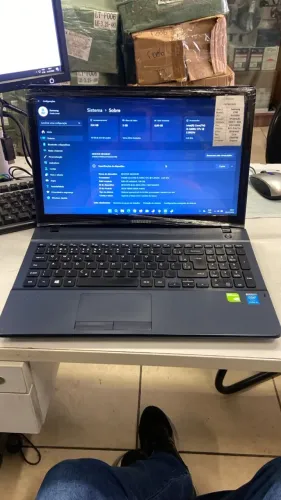 Notebook Samsung 270E Core i5 5200U 8GB SSD 240GB Nvidia Geforce 920M 2GB Tela HD 15.6