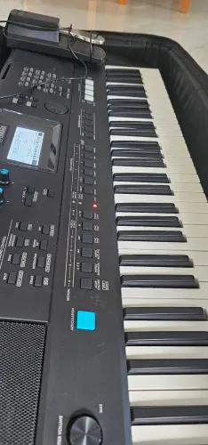 teclado Yamaha PSR-E473
