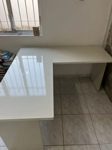Mesa de Escritório em L Branca | Excelente Estado | Ideal para Home Office