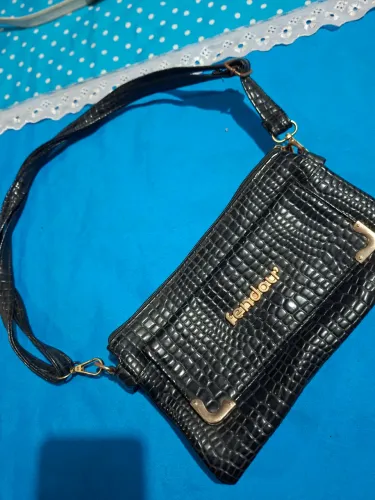 Bolsa preta tipo carteira