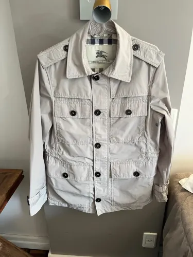 Jaqueta Masculina Burberry - Tamanho M (Veste G)