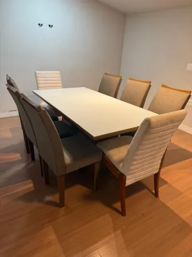 Mesa de jantar com cadeiras