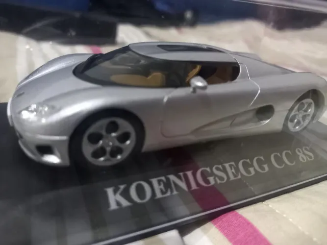 Miniatura Carro Koenigsegg CC 8S escala 1/43