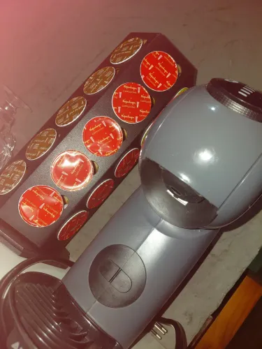 Maquina de café Dolce Gusto semi nova!