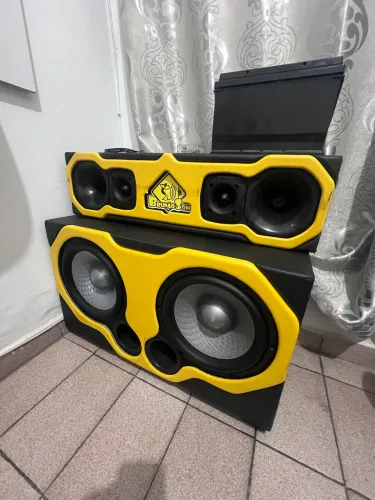 Vendo ou troco som automotivo completo funcionando perfeitamente chama que dá negócio.