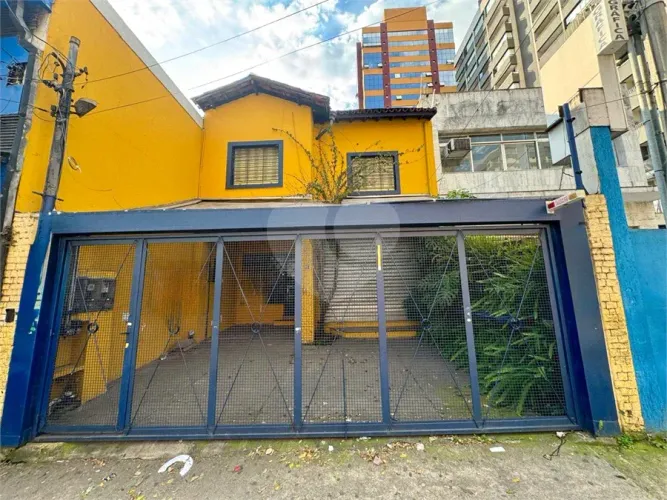 Sobrado com 7 quartos para locação em Pinheiros - SP