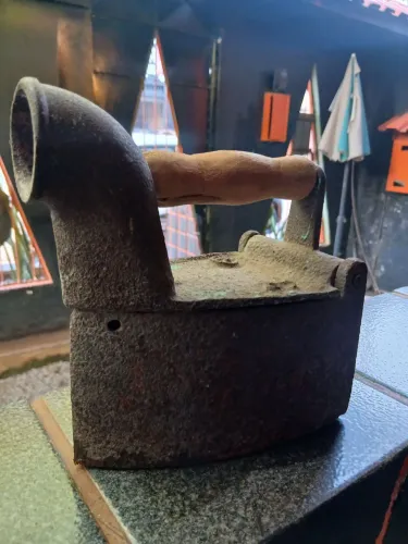 Ferro antigo de passar Roupas a carvão 1930