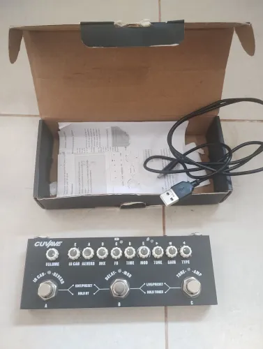 Pedaleira Cuvave Baby guitarra