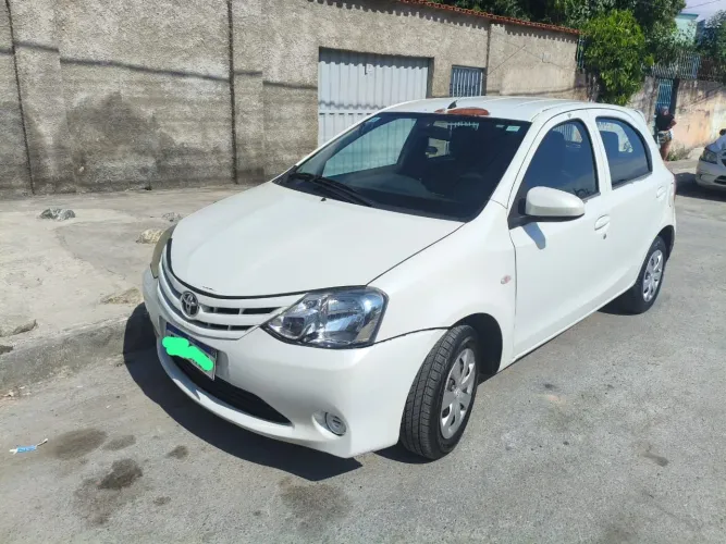 Toyota Etios X 1.3 Flex 16V 5P Mec. 2015