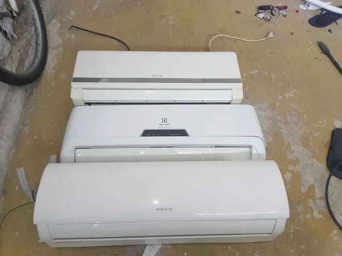 3 evaporadora duas de 12 mil BTUs e uma de 18 mil BTUs 