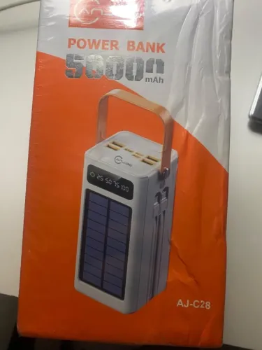 carregador portatil de 50,000mah, com a opção de carregamento por energia solar 