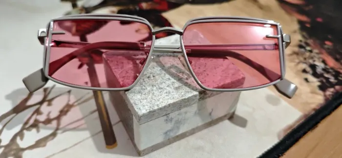 Óculos de Sol Rosa Fendi